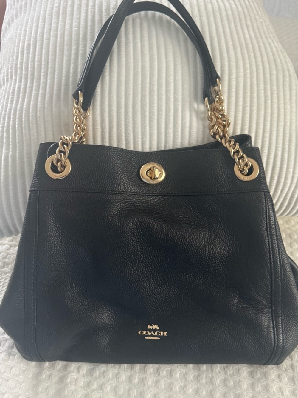 Coach Black Pebbled Leather Shoulder Bag with Gold Hardware - Picture 5 of 16